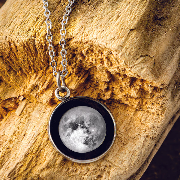 [韓国人気ジュエリー] [silver925] luna pearl necklace-blue 925 Sterling Silver Mother of Pearl and Blue Topaz Pendant